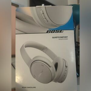 Bose quiet comfort noise cancelling headphones new in the box